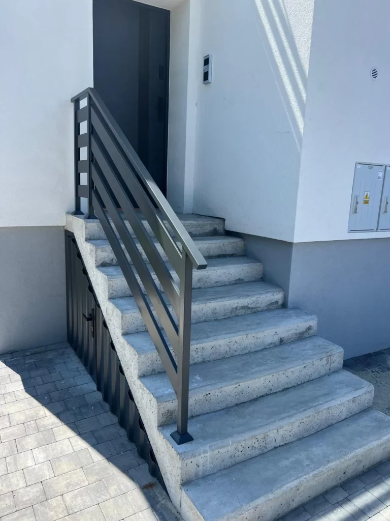 Balustrady stalowe malowane proszkowo